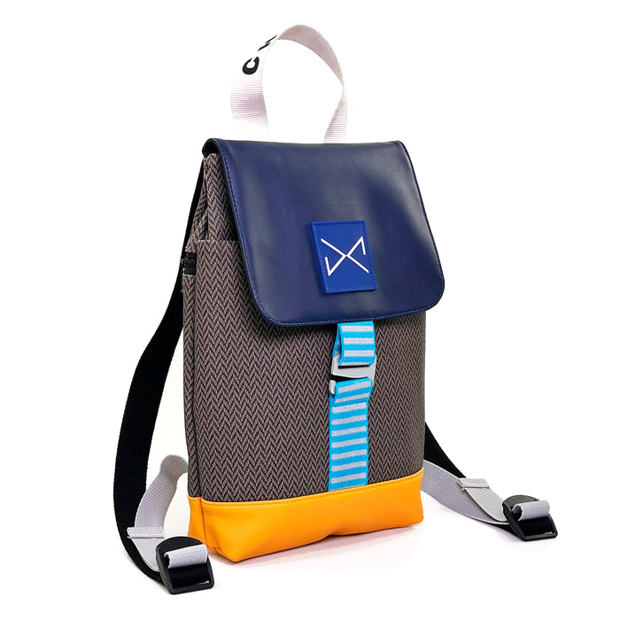 Mochila The Hook Mini Impermeable con bolsillo extra Daniel Chong - Solapa Azul