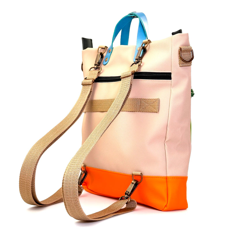 Bolso-mochila Worker Bag de Daniel Chong - Beige con bolsillo verde