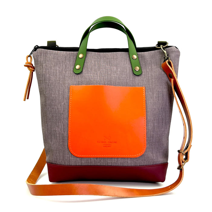 Bandolera cuadrada impermeable Daniel Chong - Gris con bolsillo naranja