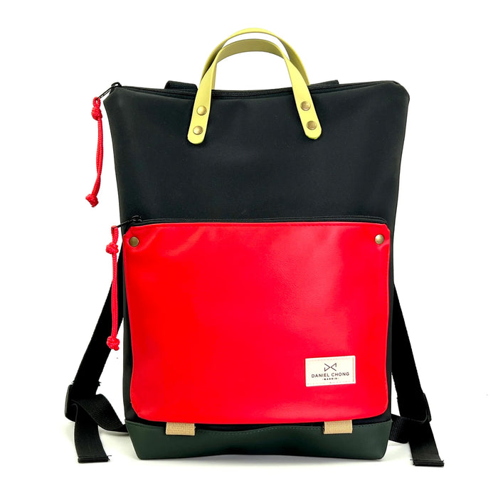 Mochila Book Holder Impermeable Vegana con bolsillo extra Daniel Chong - Negra con bolsillo rojo