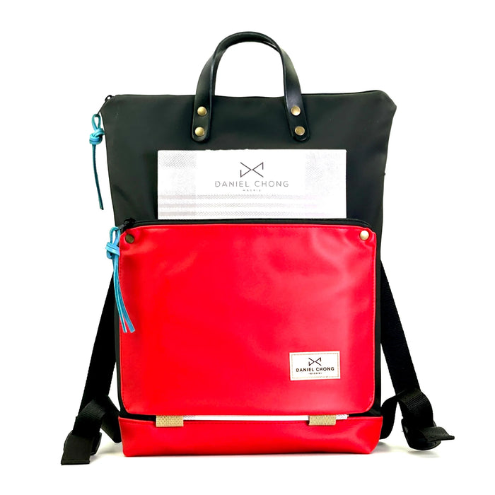 Mochila Book Holder Impermeable con bolsillo extra Daniel Chong - Negra con bolsillo rojo