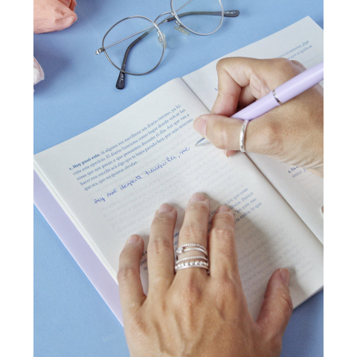 Libro - "Cosas que te golpean en la ventana" de Aniko Villalba