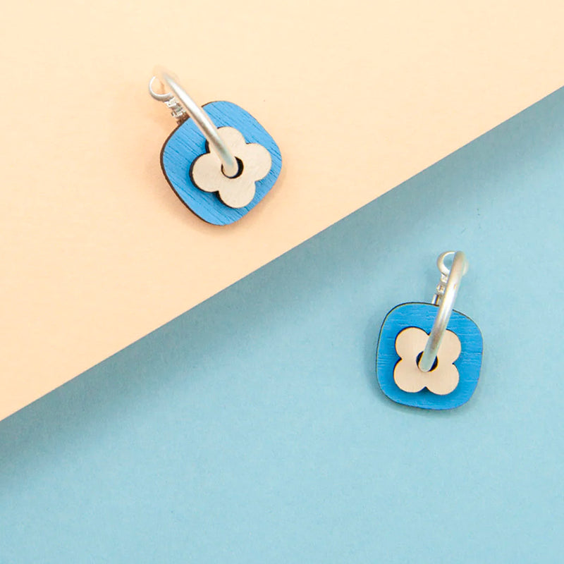 Pendientes de aro Materia Rica - Flower Tile Blue and White