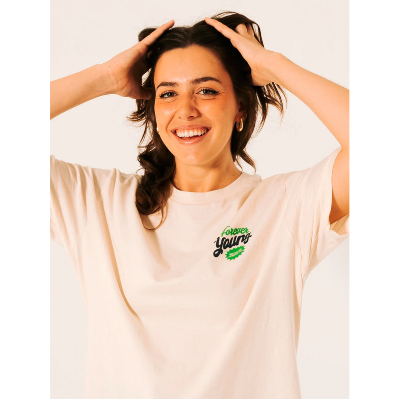 Camiseta Nostalgic Apparel - "Forever Young"