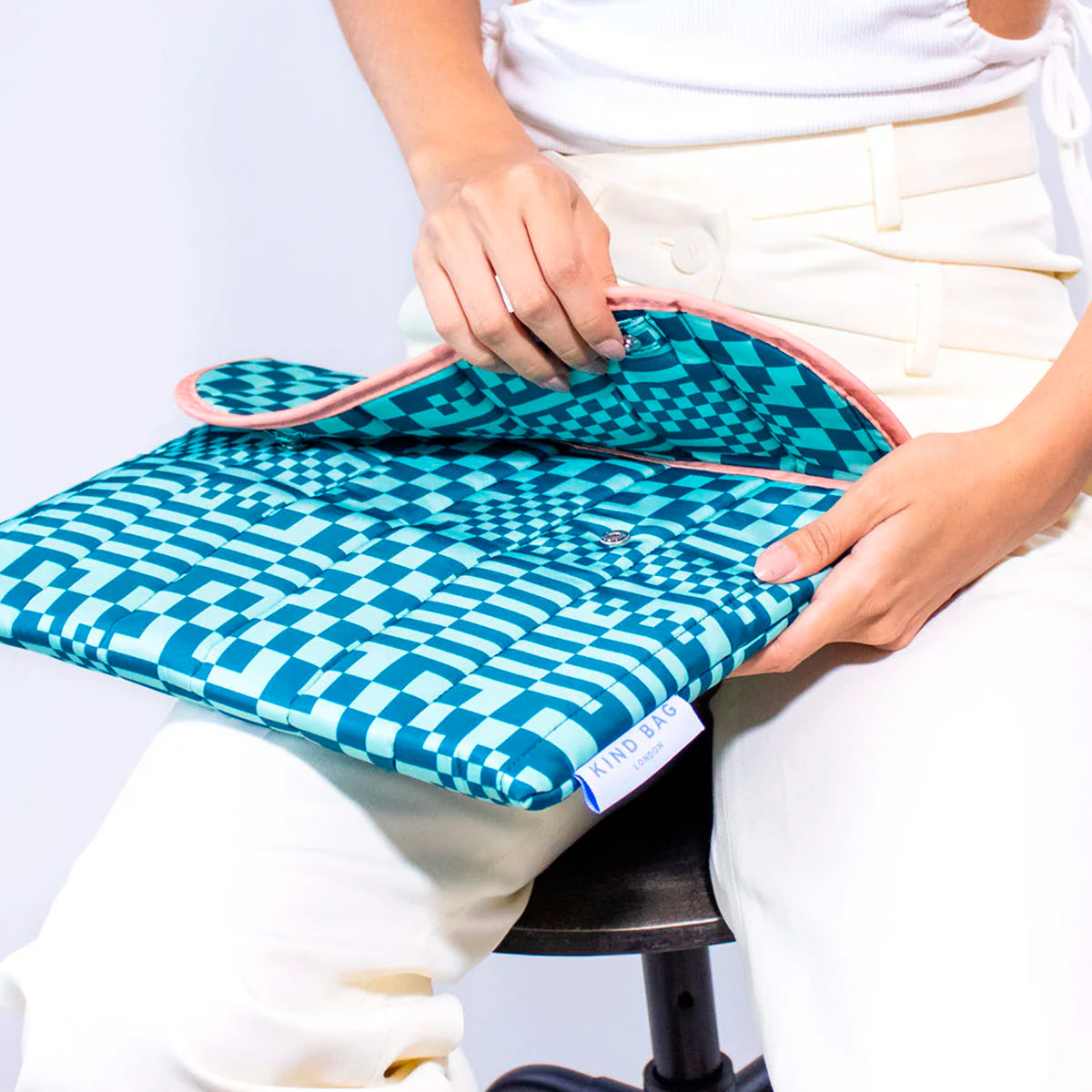 Funda portátil 13" Kind Bag - Trippy Check