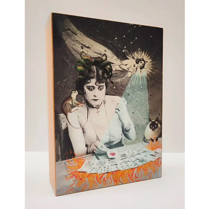 Caja de luz A4 - "La Tarotista" de El Lucernario