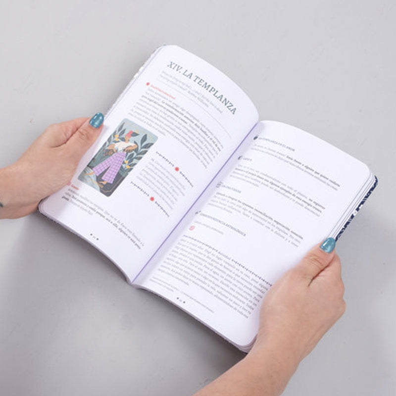 Baraja de Tarot con libro - "Magas Ilustradas" de Mara Parra