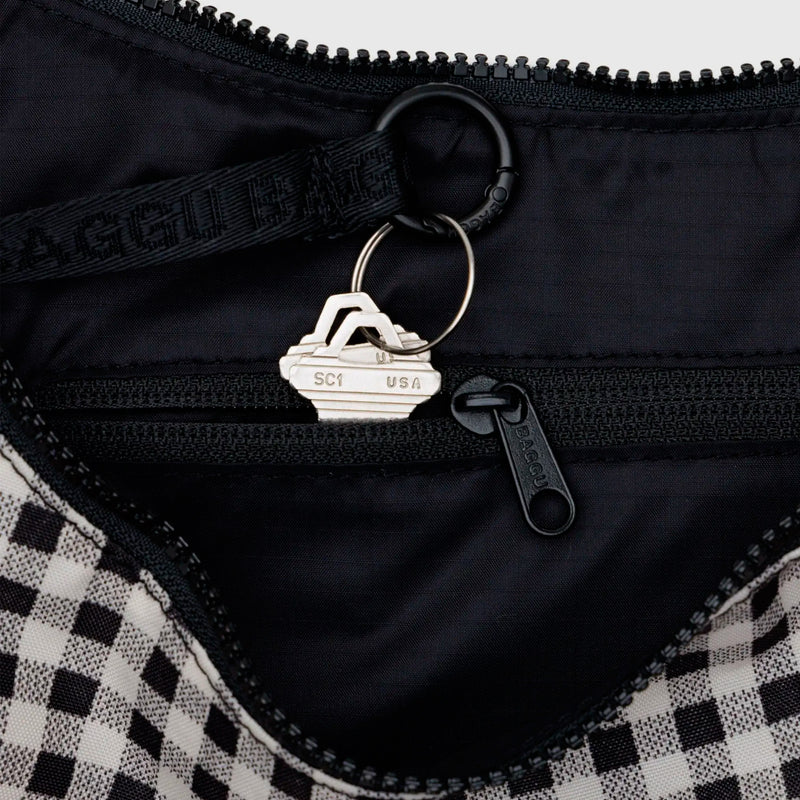 Bolso media luna Baggu - Black & White Gingham