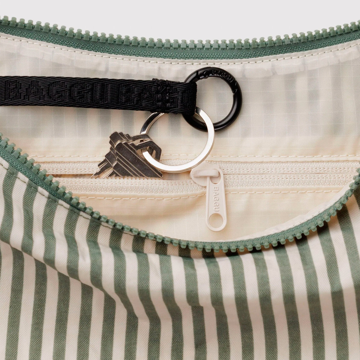 Bolso media luna Baggu - Sage Stripe