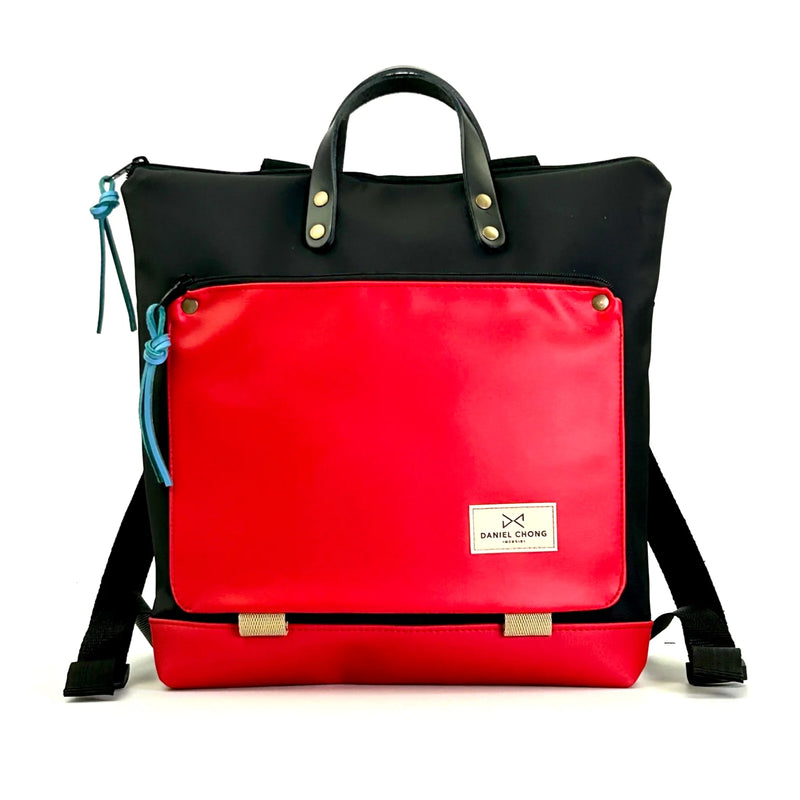 Mochila Book Holder Cuadrada Impermeable con bolsillo extra Daniel Chong - Negra con bolsillo rojo