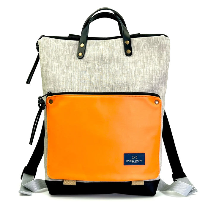 Mochila Book Holder Impermeable con bolsillo extra Daniel Chong - Gris con bolsillo naranja