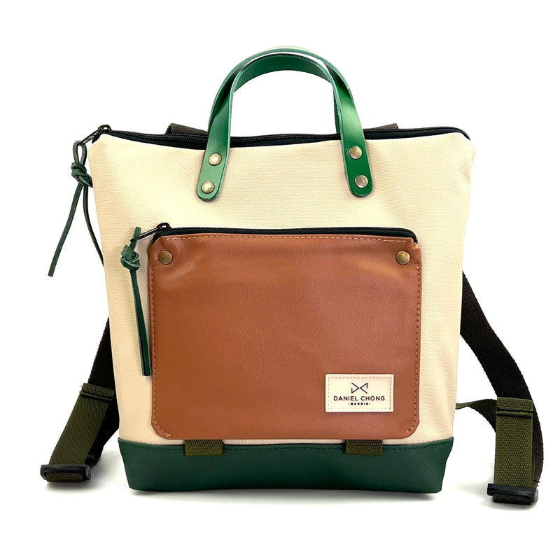 Mochila Mini Book Holder Cuadrada Impermeable con bolsillo extra Daniel Chong - Biege con bolsillo marrón