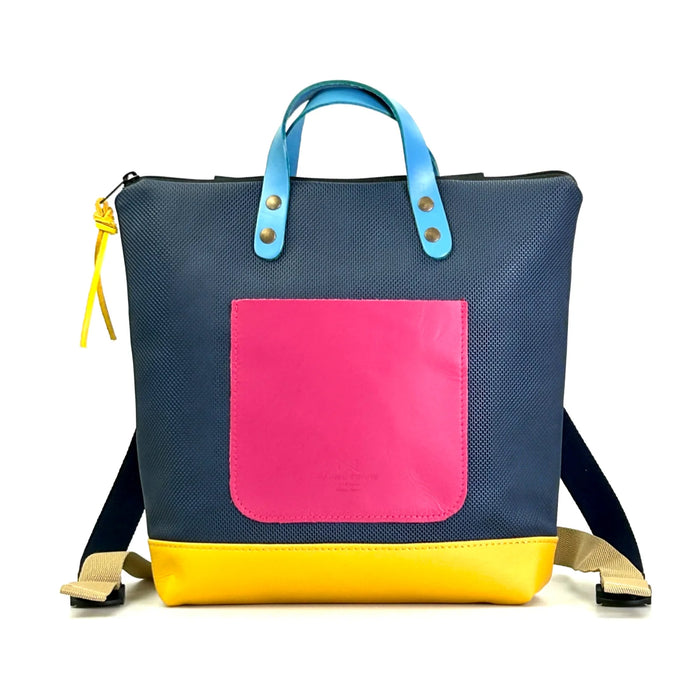 Mochila Mini Cuadrada Impermeable con bolsillo extra Daniel Chong - Azul con bolsillo fucsia