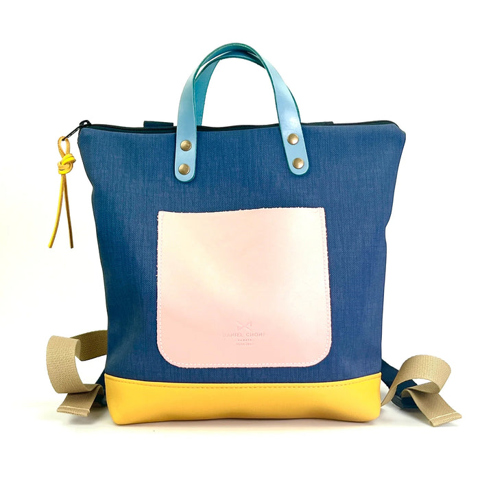 Mochila Mini Cuadrada Impermeable con bolsillo extra Daniel Chong - Azul con bolsillo rosa