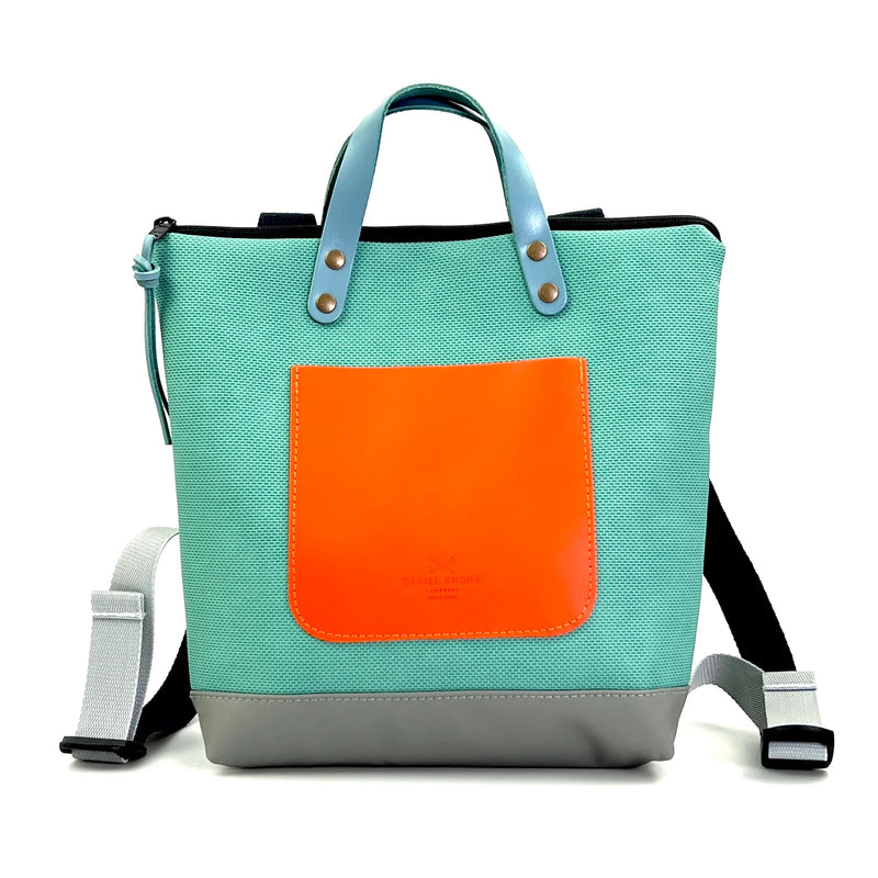 Mochila Mini Cuadrada Impermeable con bolsillo extra Daniel Chong - Turquesa con bolsillo naranja
