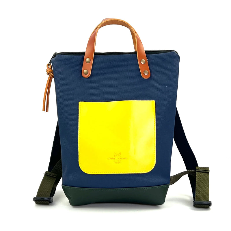 Mochila Mini Impermeable con bolsillo extra Daniel Chong - Azul con bolsillo amarillo