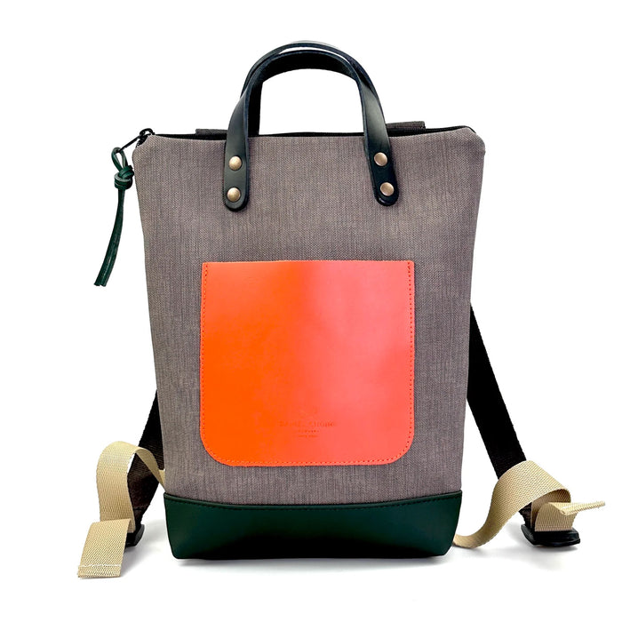 Mochila Mini Impermeable con bolsillo extra Daniel Chong - Gris con bolsillo naranja