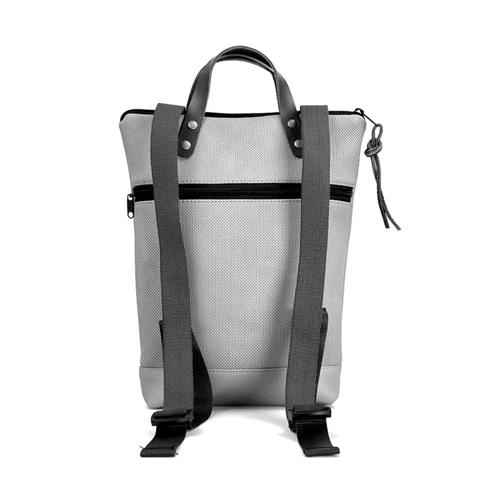 Mochila Mini Impermeable con bolsillo extra Daniel Chong - Color vino con bolsillo gris