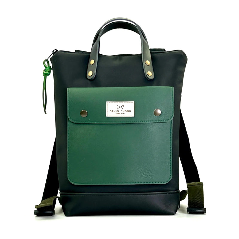 Mochila Mini Solapa con bolsillo extra Daniel Chong - Negra con bolsillo verde