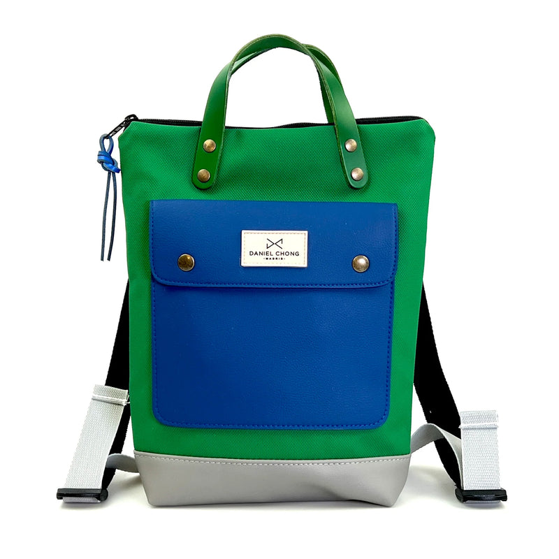 Mochila Mini Solapa con bolsillo extra Daniel Chong - Verde con bolsillo azul