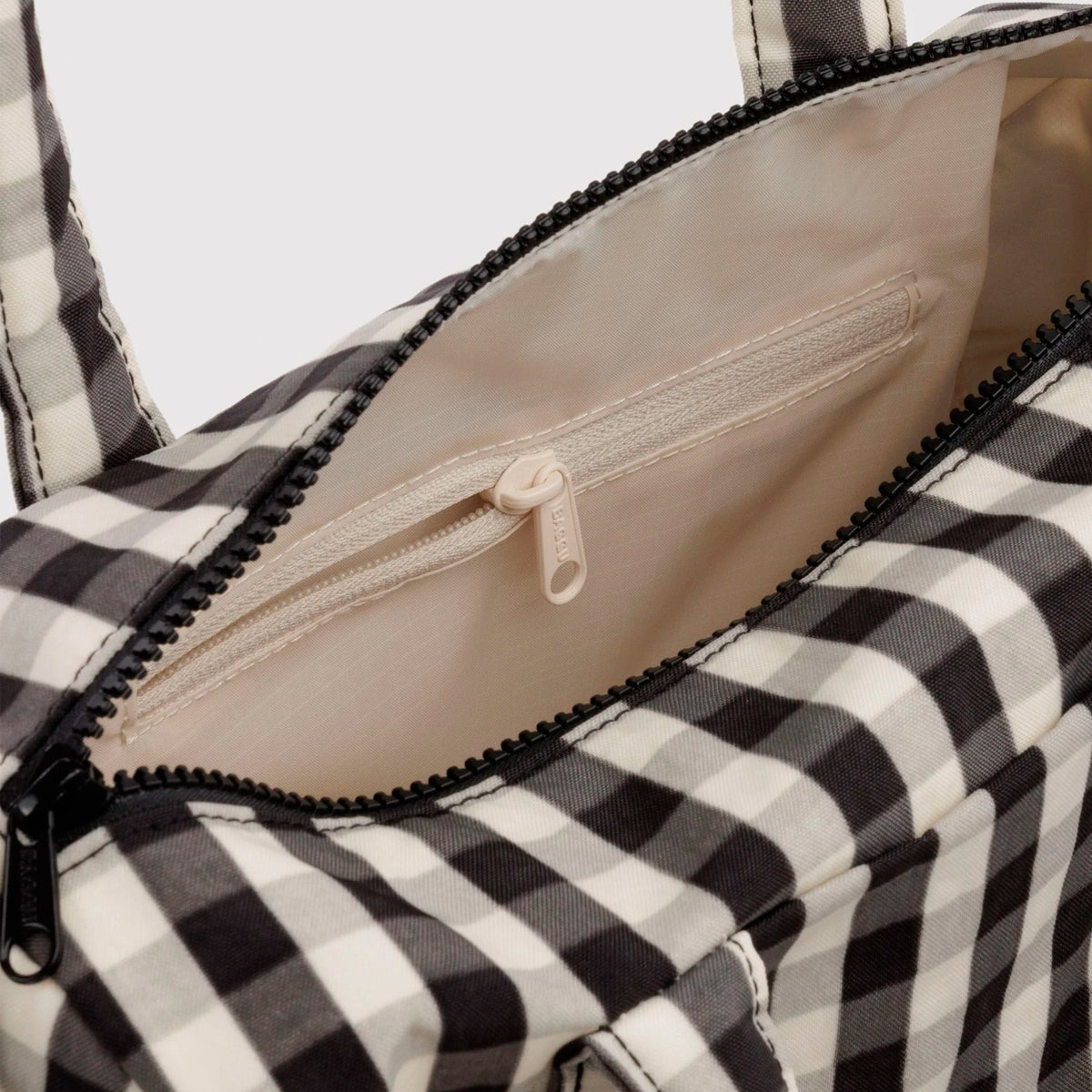 Bolso Duffle Baggu - Black and Cream Gingham