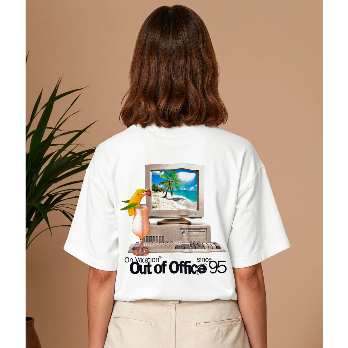 Camiseta On Vacation Club - Out Of Office
