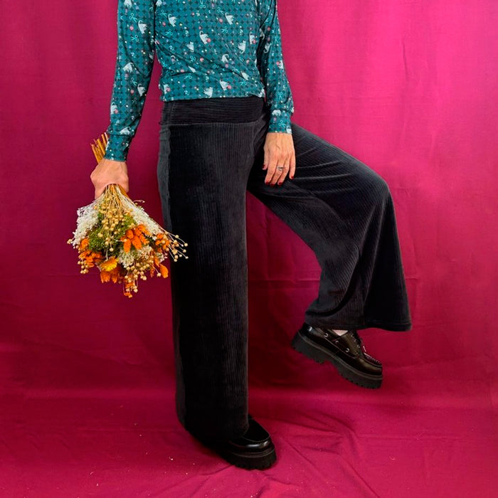 Pantalón La Compiano - Trama Pana Negro