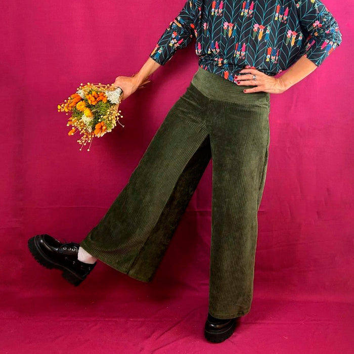 Pantalón La Compiano - Trama Pana Verde