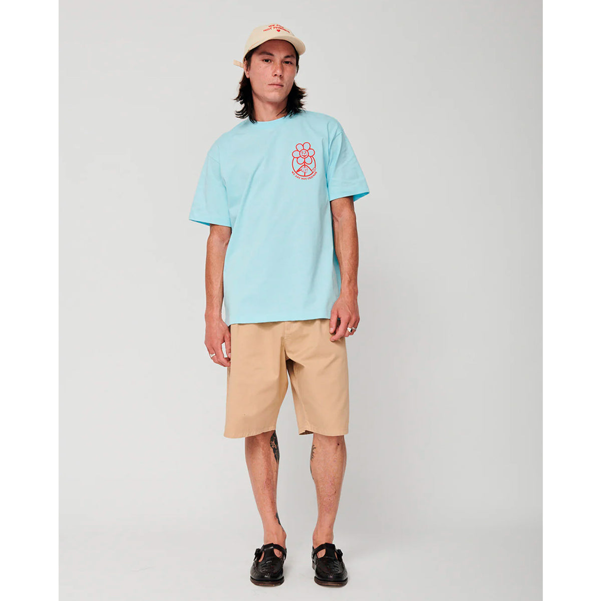 Pantalones We Are Not Friends - Pleat Chino Shorts