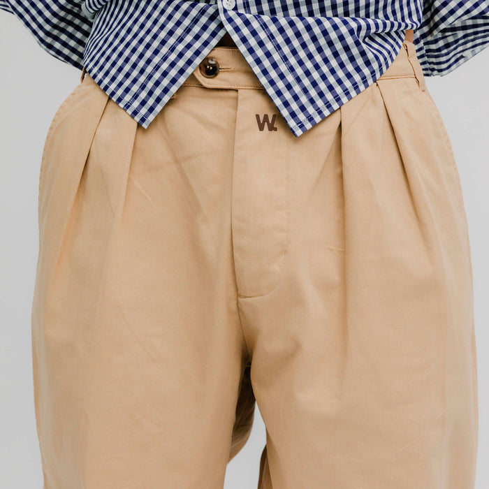 Pantalones We Are Not Friends - Pleat Cream Chino