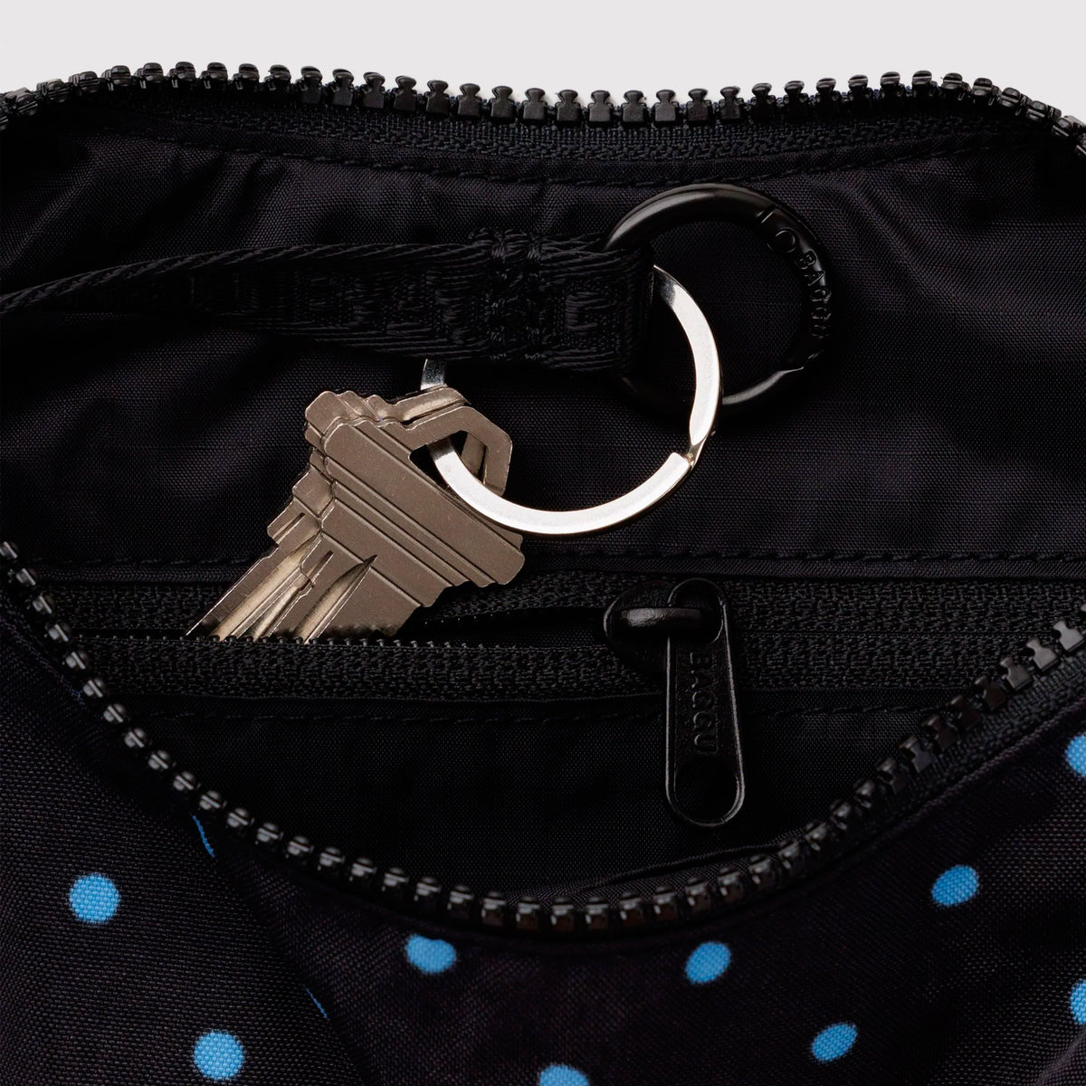Bolso Mini media luna Baggu - Black and Sky Blue Micro Dot