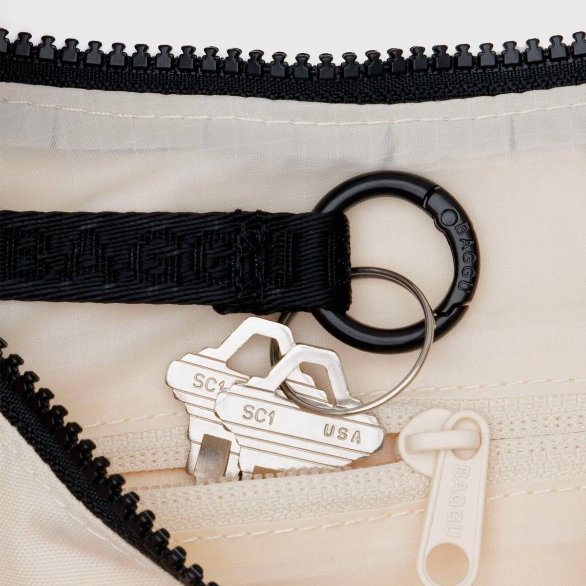 Bolso Mini media luna Baggu - Embroidered Shells 🐚