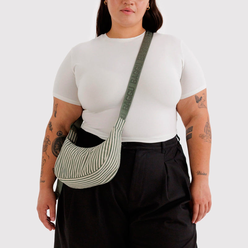 Bolso Mini media luna Baggu - Sage Stripe