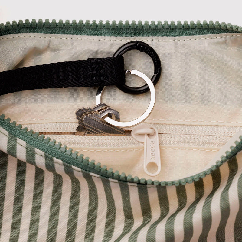 Bolso Mini media luna Baggu - Sage Stripe