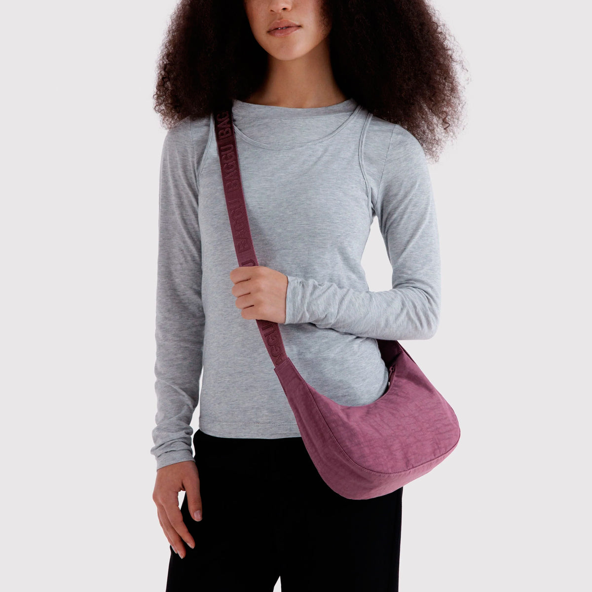 Bolso Mini media luna Baggu - Wild Plum