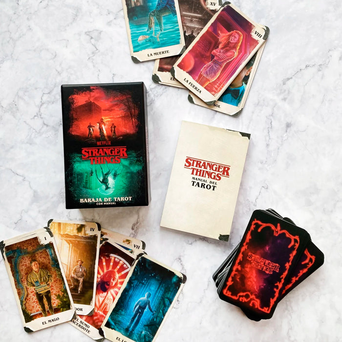 Baraja de Tarot - "Stranger Things" de Casey Gilly y Sándor Szalay