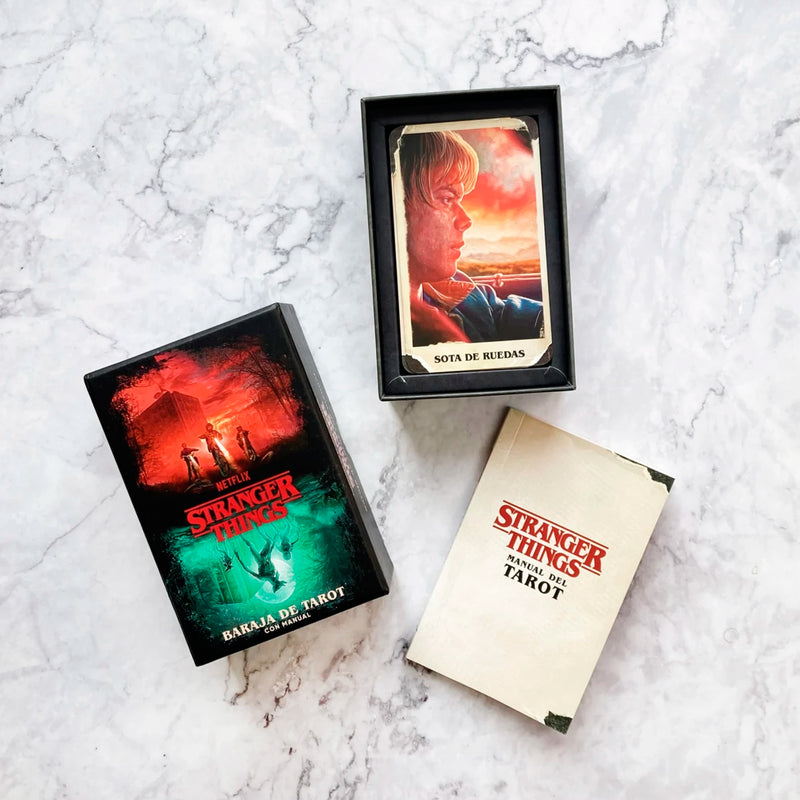 Baraja de Tarot - "Stranger Things" de Casey Gilly y Sándor Szalay