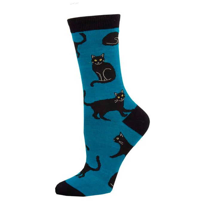 Calcetines de fondo azul con estampado de gatos negros. Con puntera, talón y remate en color verde negro.