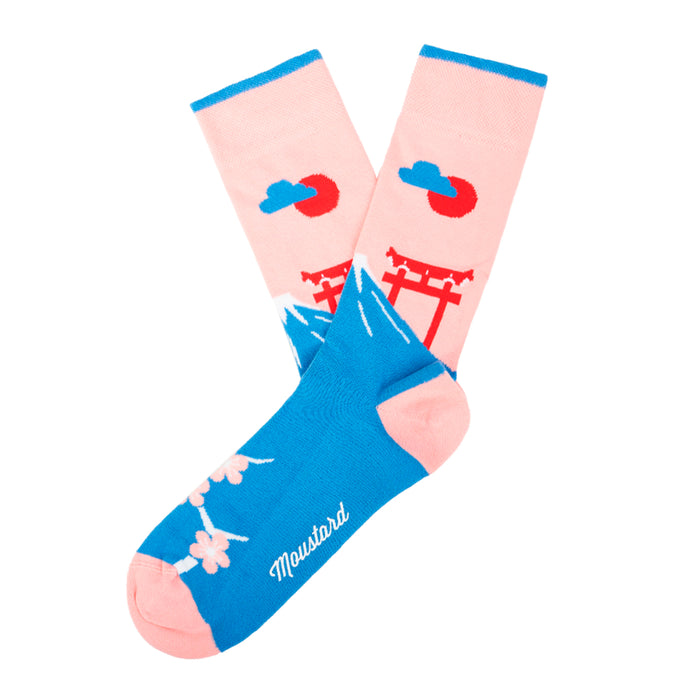 par de calcetines de fondo azul y rosa con dibujos de paisaje inspirado en el monte Fuji, puntera y talón en rosa