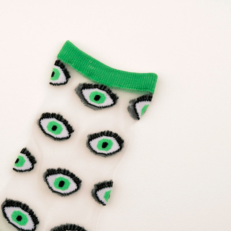 Calcetines de malla transparentes con dibujos de ojos verdes. Calcetines con estampado de ojos con el remate, el talón y la punta en verde.