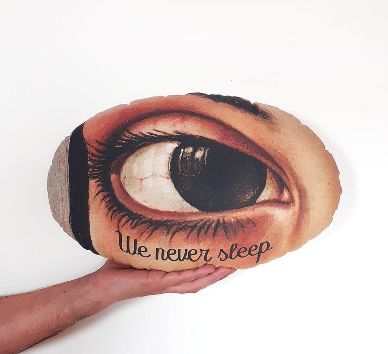 Cojín - "We never sleep"
