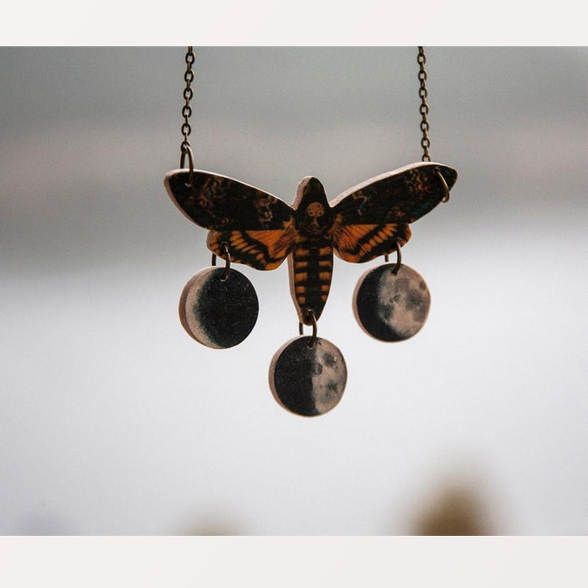 Collar Pura Garra - Esfinge calavera con lunas