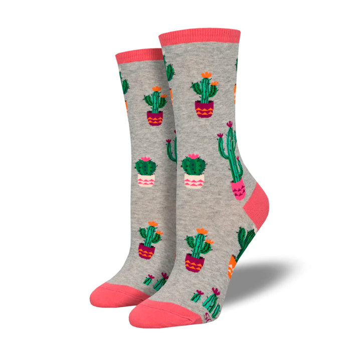 Calcetines de algodón con cactus. Calcetines grises con puntera, remate y talón en rosa y dibujo de cactus floridos en macetas.