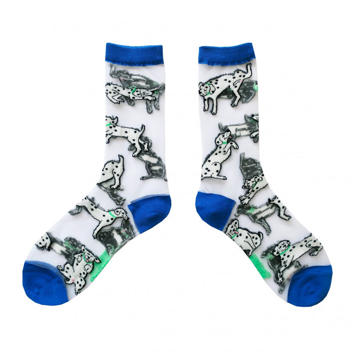 Divertidos calcetines de malla transparente con estampado de dálmatas. Calcetines de algodón, poliéster y spandex con estampado de perros.