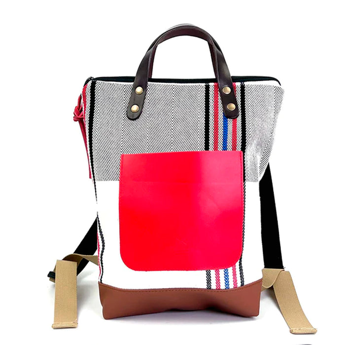 Mochila Mini Loneta Daniel Chong - Espiga y rayas negras rojas y azules con bolsillo rojo y base marrón