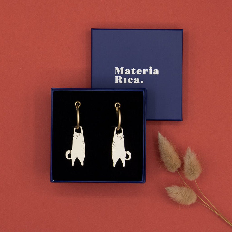 Pendientes de aro Materia Rica - Hanging cat cream