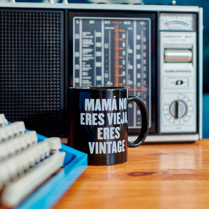 Taza - "Mamá no eres vieja, eres vintage"