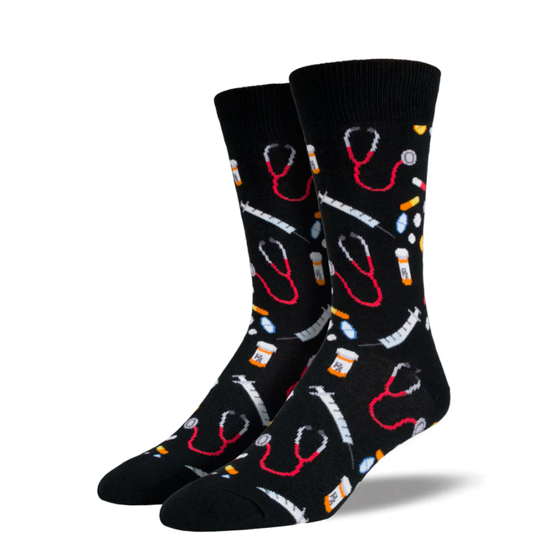 Calcetines negros con estampado de agujas, botes de pastillas, pastillas y estetoscopios.