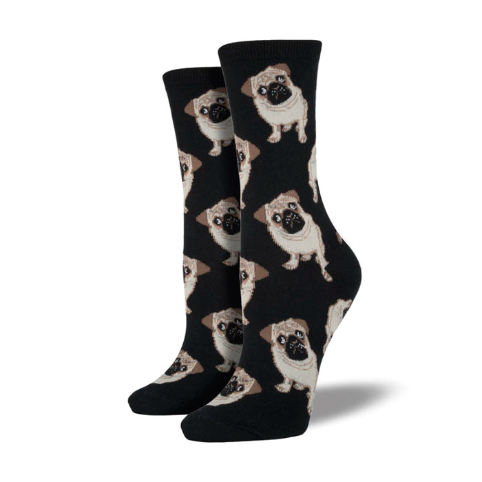 Calcetines negros estampados. Calcetines de media caña de fondo negro estampado con pugs. Calcetines estampados con perros pug.