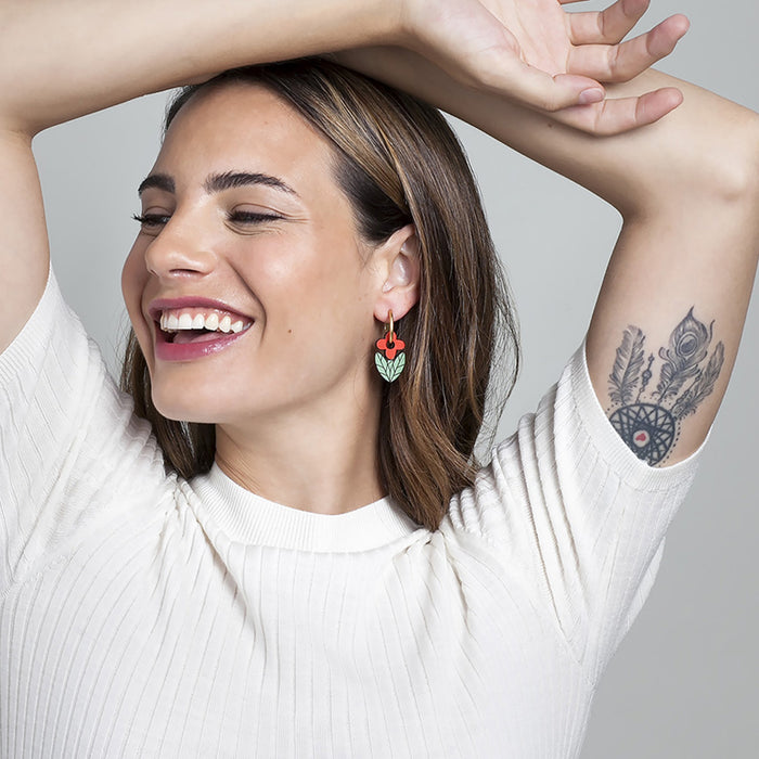 Pendientes de aro Materia Rica - Red Folk Flower